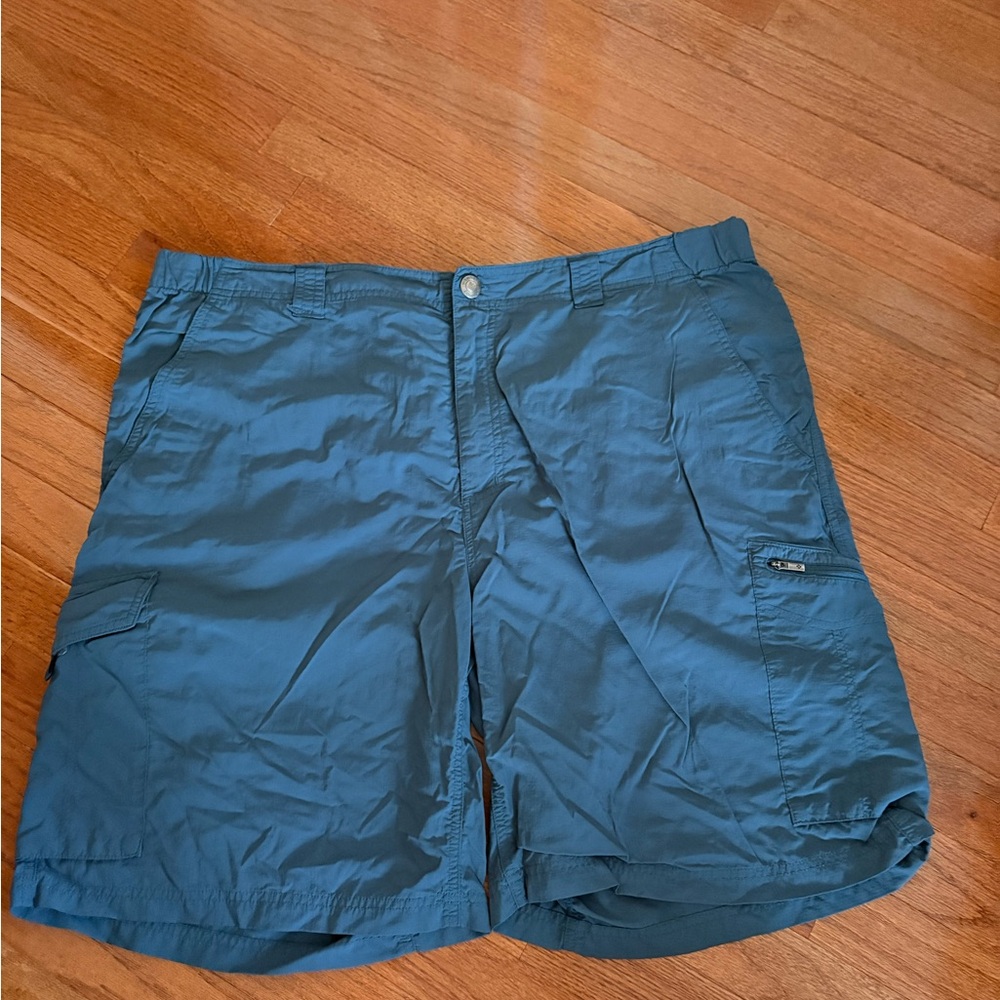 *EUC* Columbia Men's blue Omni-shade Cargo Shorts 40x10